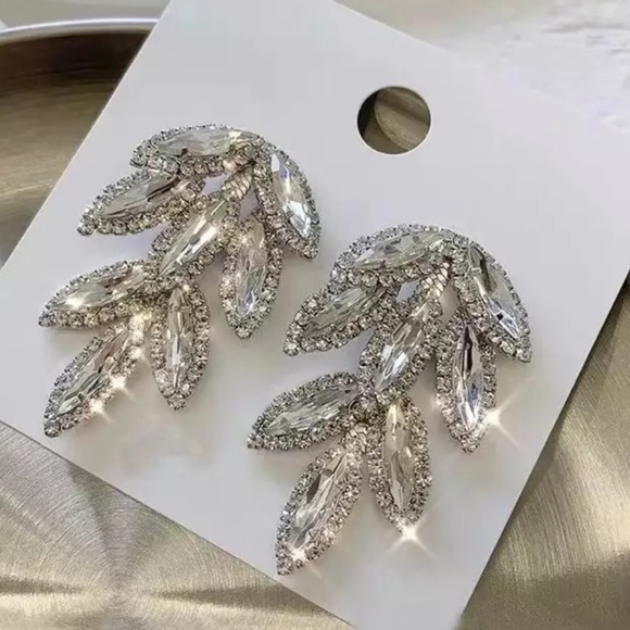 18K WHITE GOLD LEAF EARRING, NICE EARRINGS, CUTE EARRINGS - Picture 1 of 5